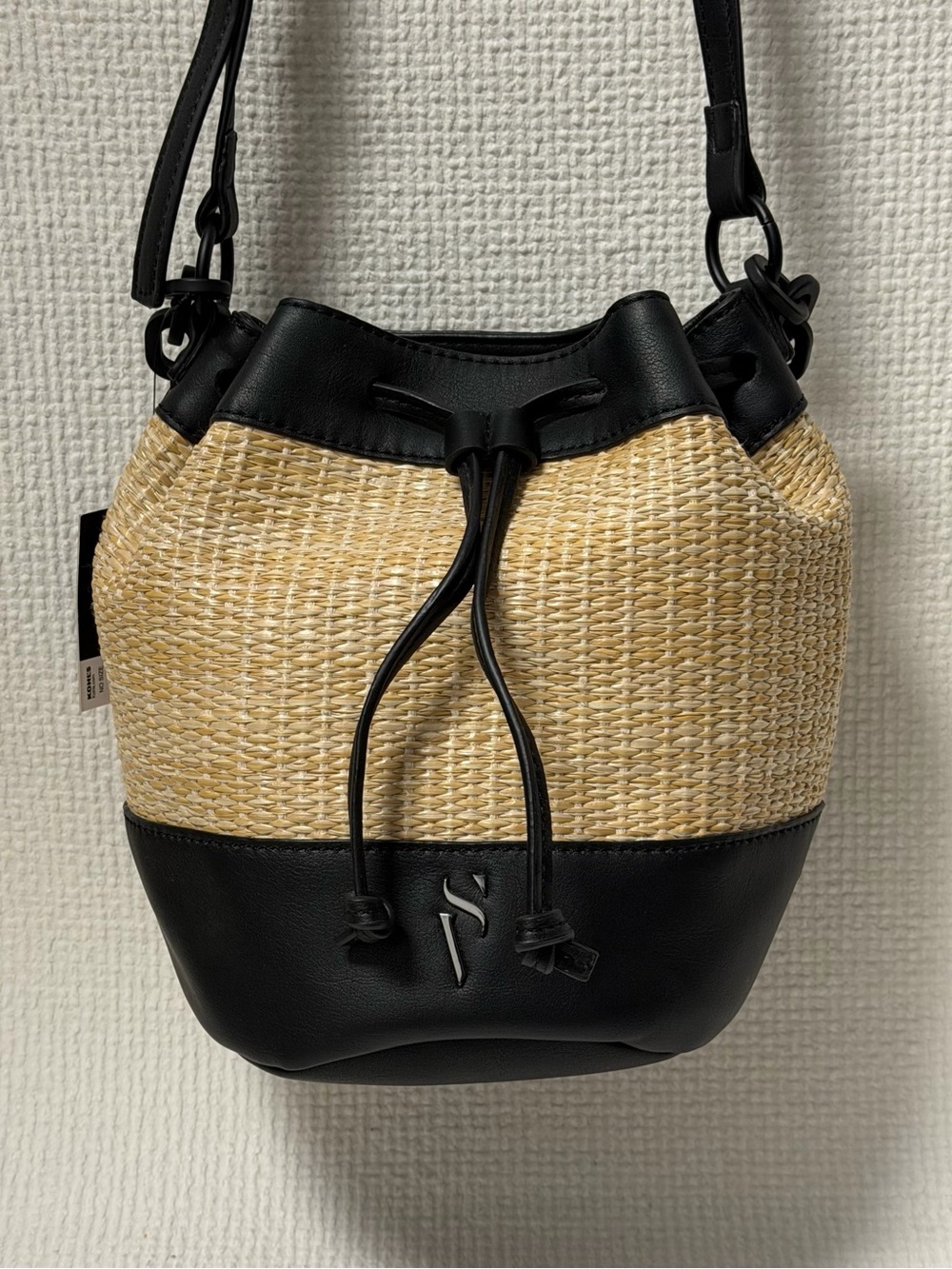 Simply Vera Black and Tan
Crossbody Bucket Handbag New